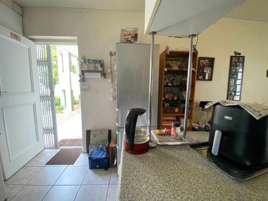 2 Bedroom Property for Sale in Oakglen Western Cape